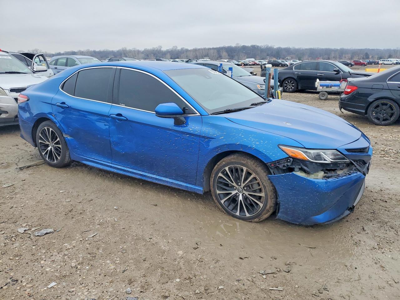 2018 TOYOTA CAMRY SE photo 4