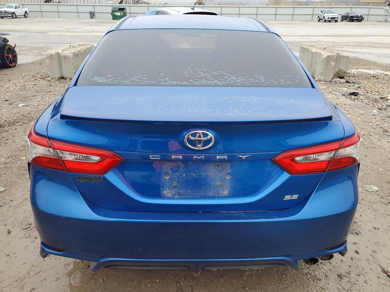 2018 TOYOTA CAMRY SE photo 6