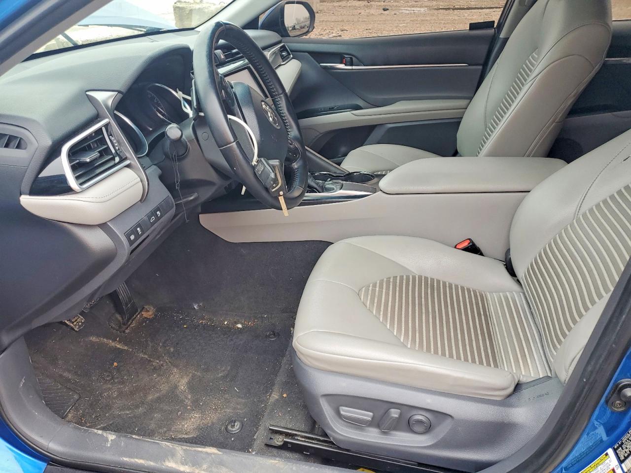 2018 TOYOTA CAMRY SE photo 7