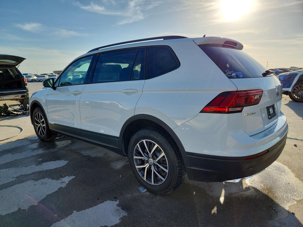 2021 VOLKSWAGEN TIGUAN S photo 2