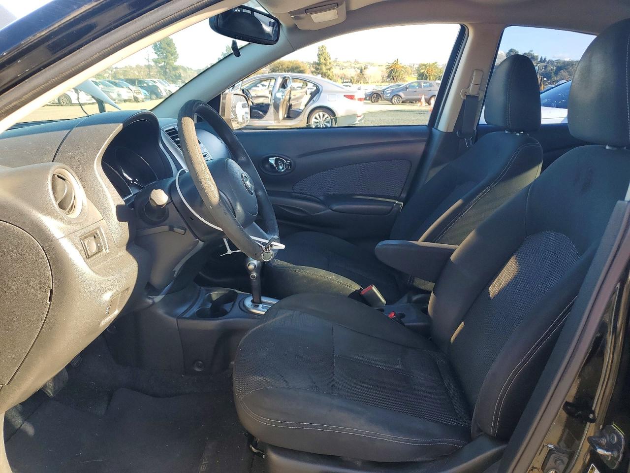 2014 NISSAN VERSA 1.6 SV photo 7