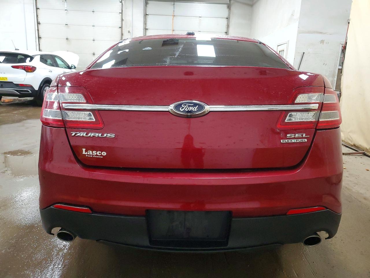 2015 FORD TAURUS SEL photo 11