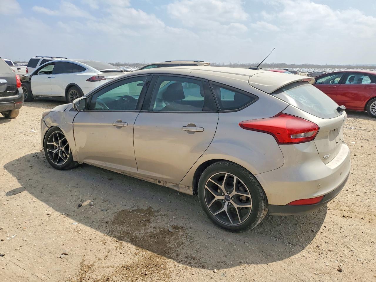 2017 FORD FOCUS SEL photo 3