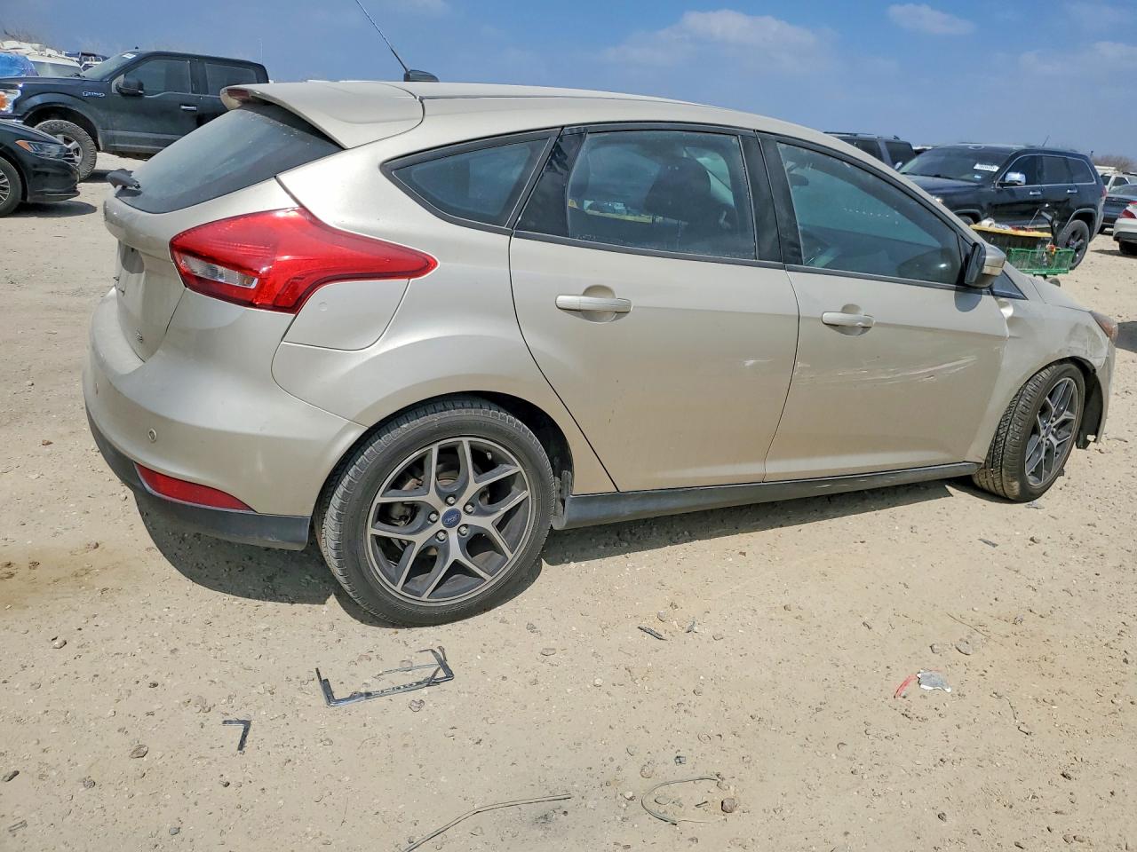 2017 FORD FOCUS SEL photo 5