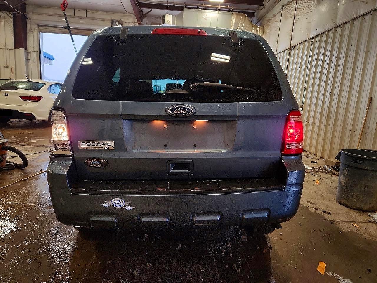 2011 FORD ESCAPE XLT photo 16