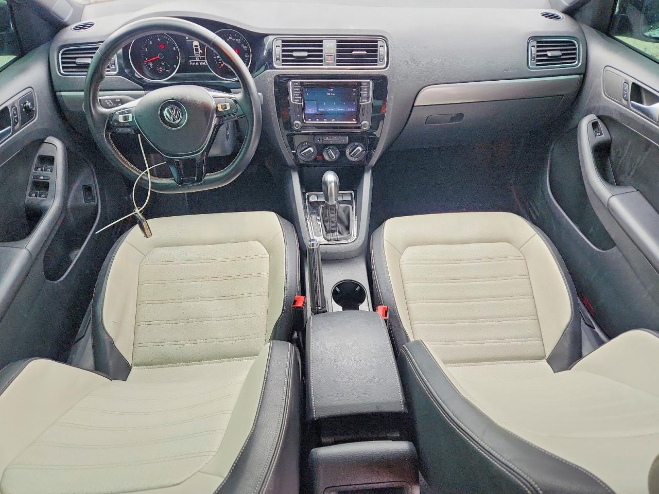 2016 VOLKSWAGEN JETTA SPORT photo 15