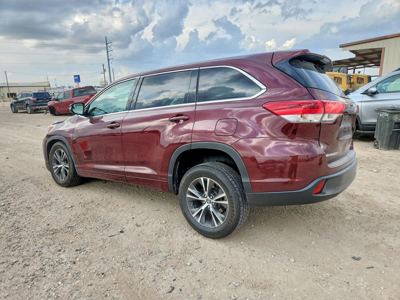 2017 TOYOTA HIGHLANDER LE PLUS photo 3