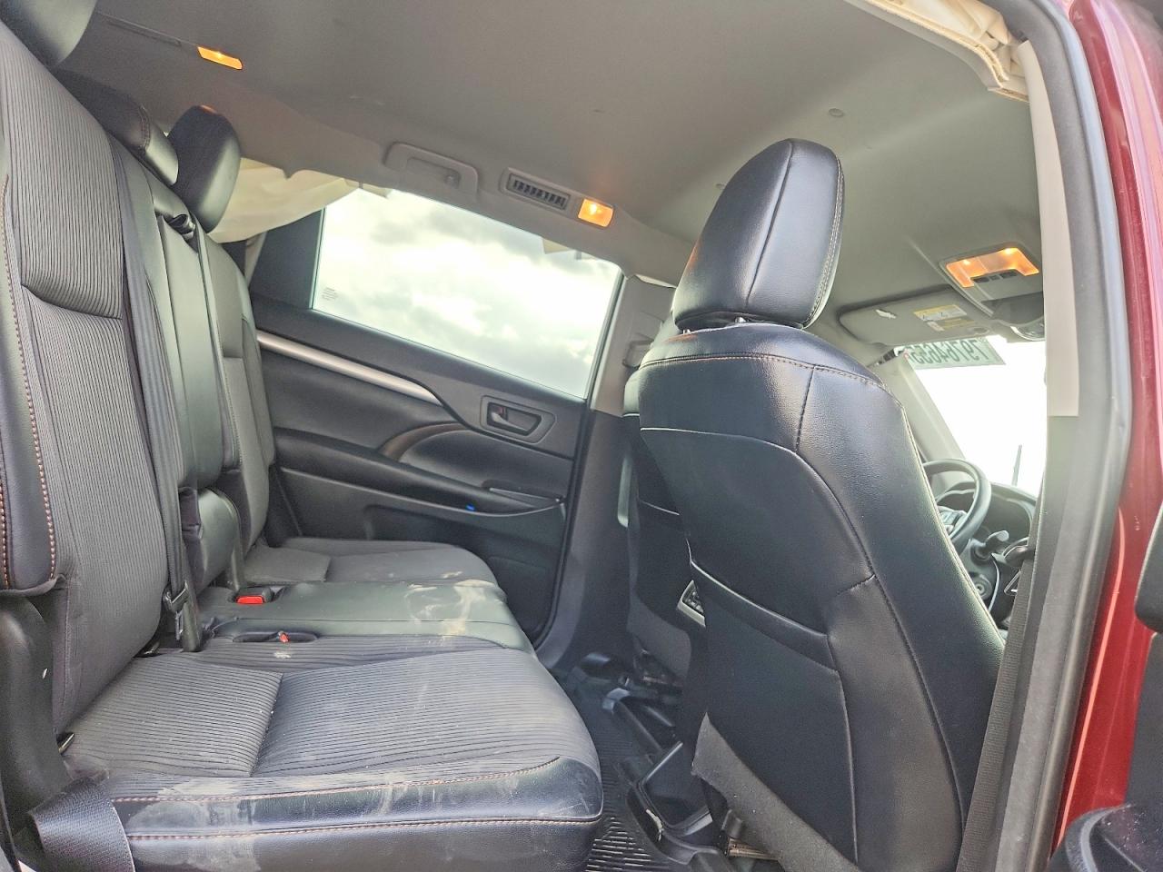 2017 TOYOTA HIGHLANDER LE PLUS photo 21