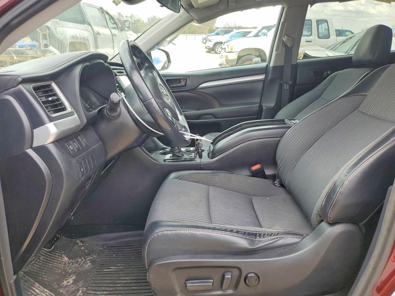 2017 TOYOTA HIGHLANDER LE PLUS photo 13