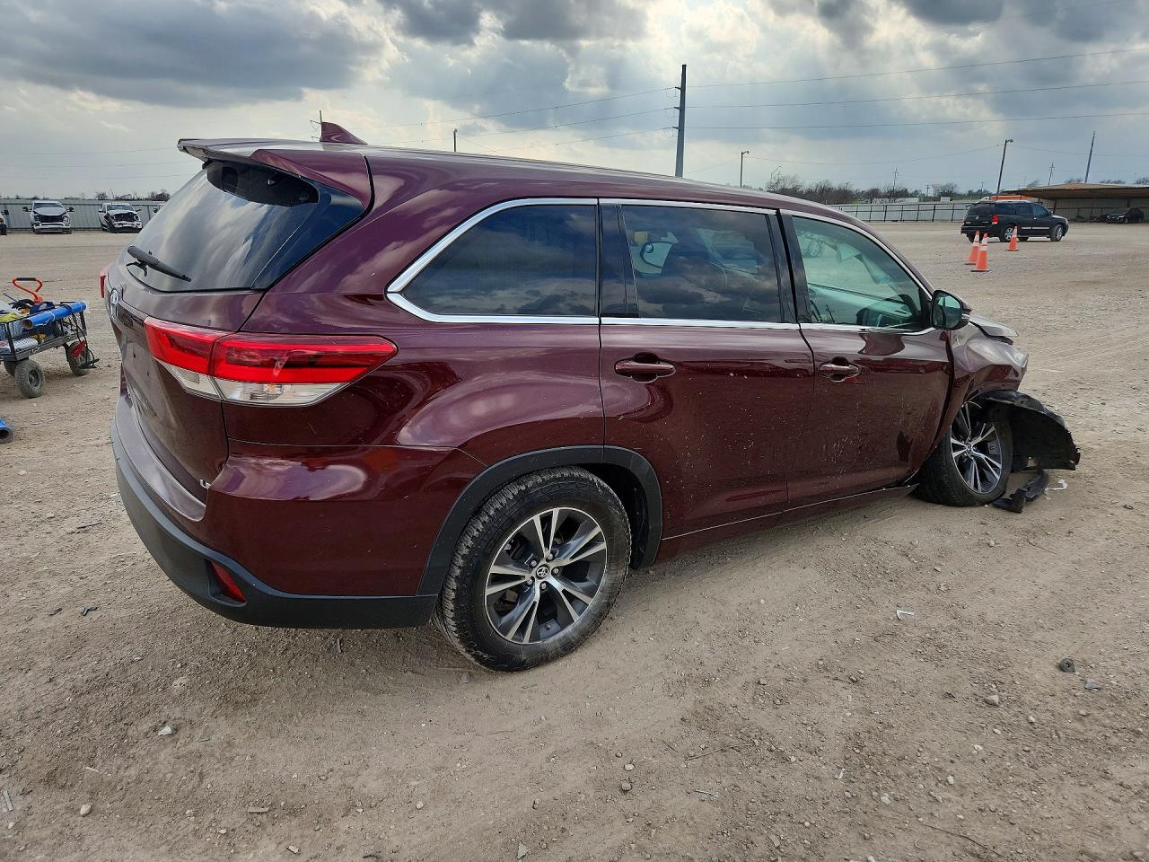 2017 TOYOTA HIGHLANDER LE PLUS photo 5
