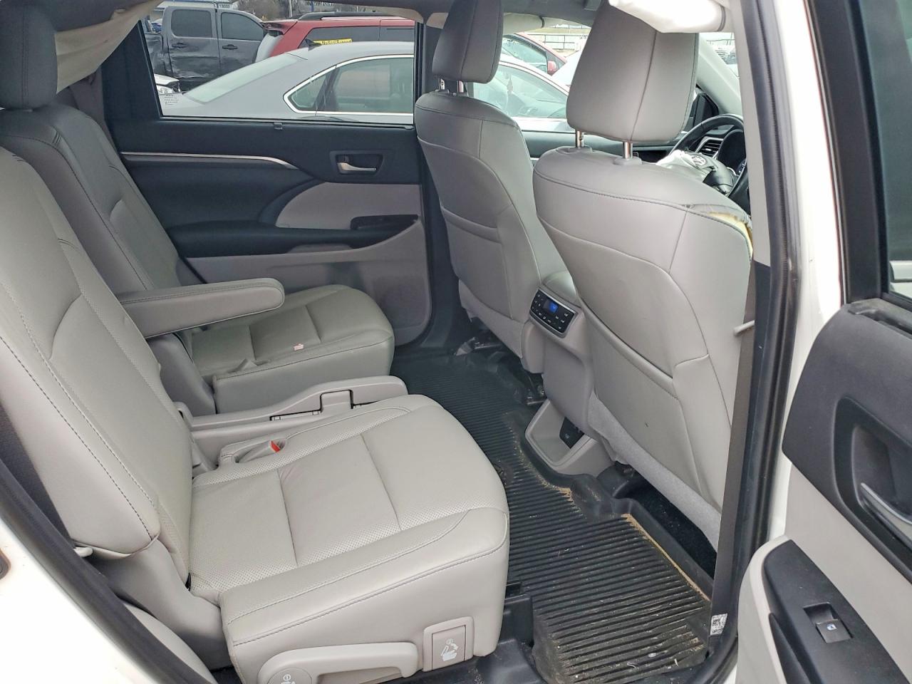 2019 TOYOTA HIGHLANDER LIMITED PLATINUM photo 11
