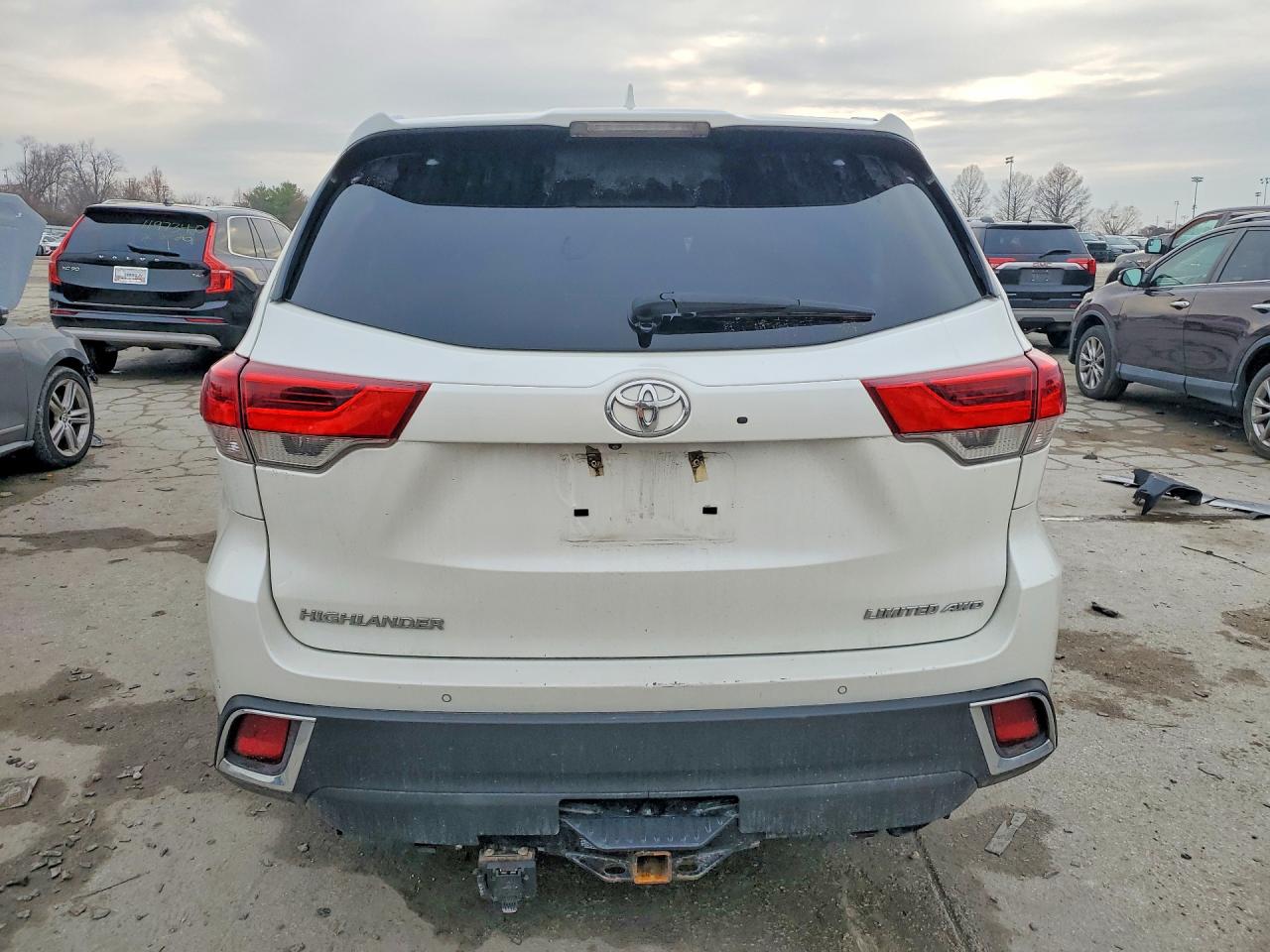 2019 TOYOTA HIGHLANDER LIMITED PLATINUM photo 6