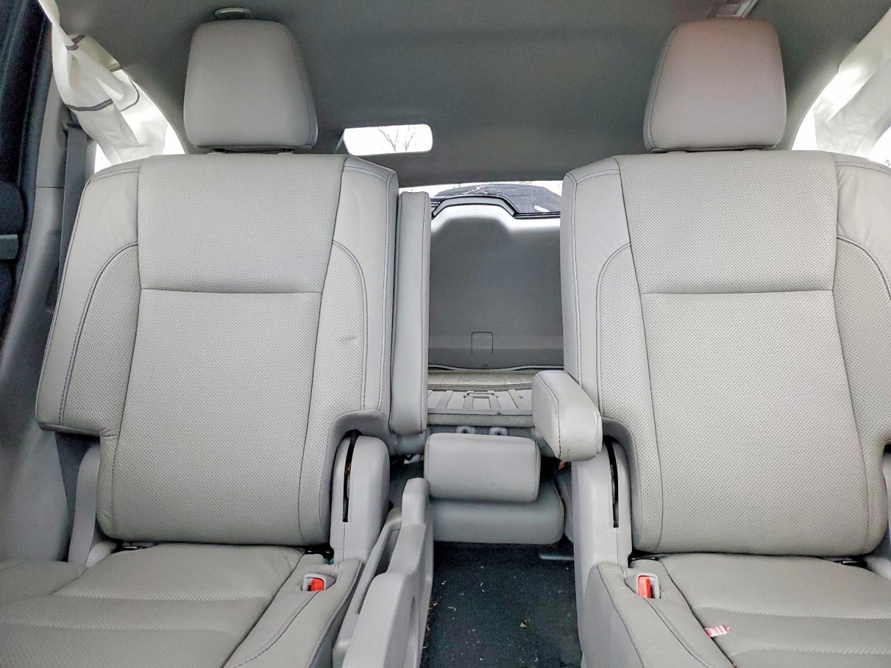 2019 TOYOTA HIGHLANDER LIMITED PLATINUM photo 10
