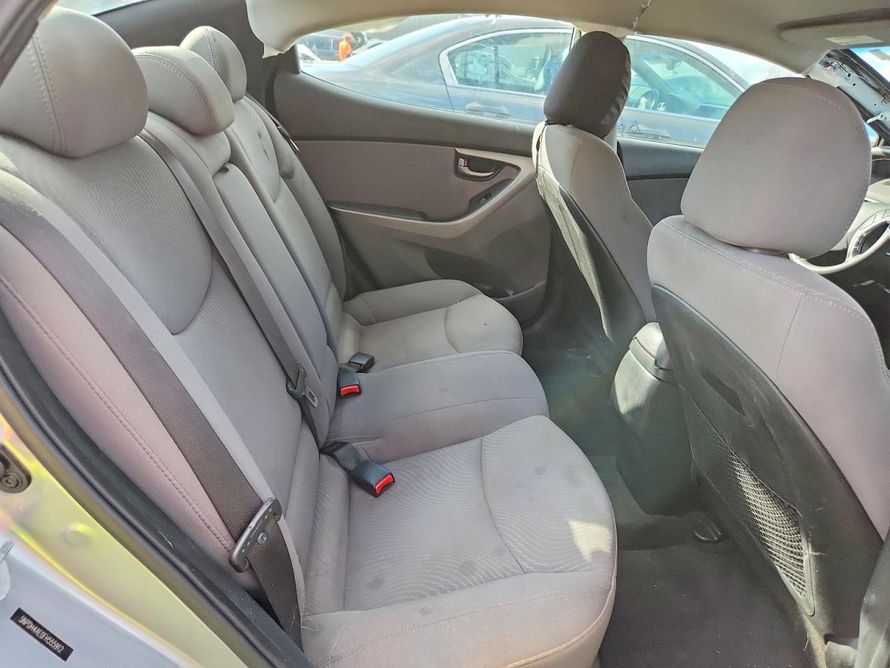 2015 HYUNDAI ELANTRA SE photo 19