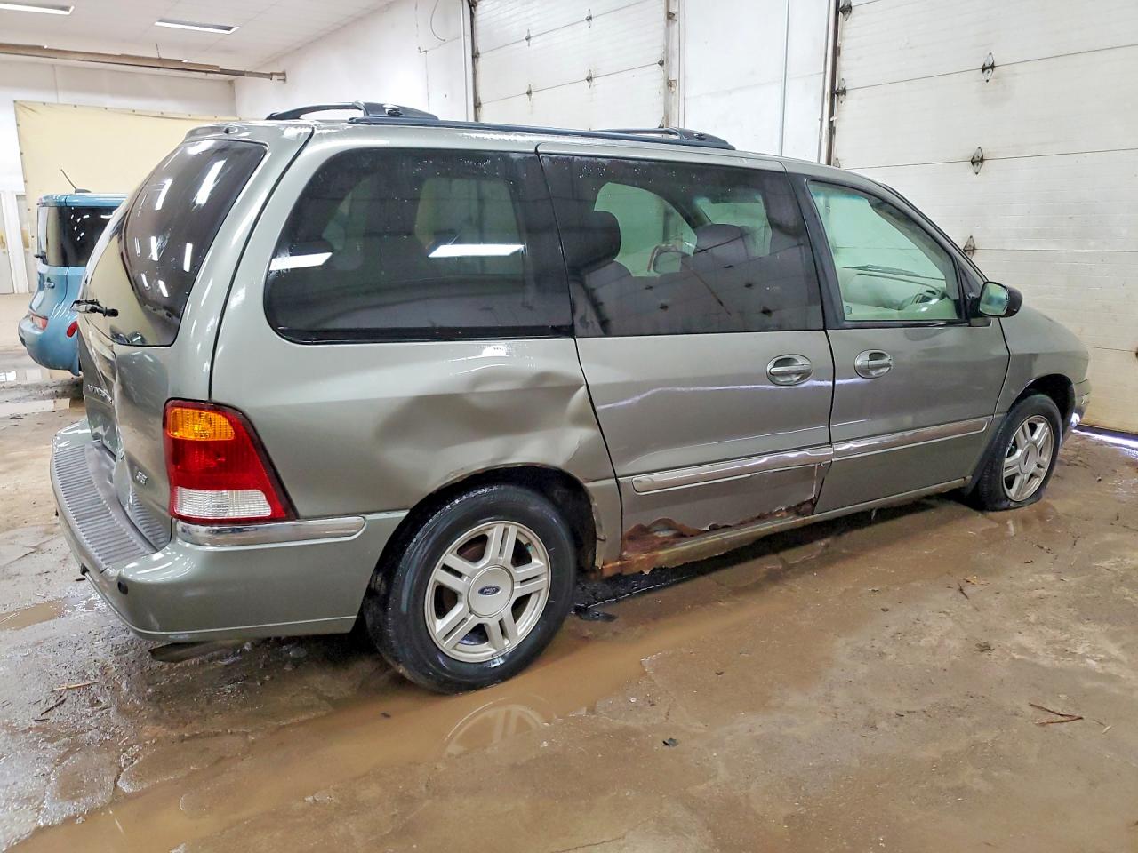 2003 FORD WINDSTAR SE photo 5