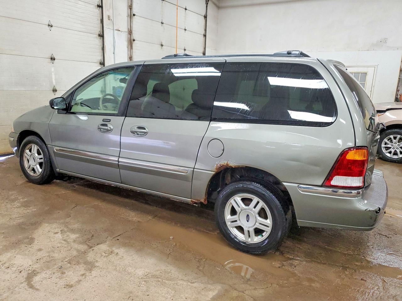 2003 FORD WINDSTAR SE photo 3