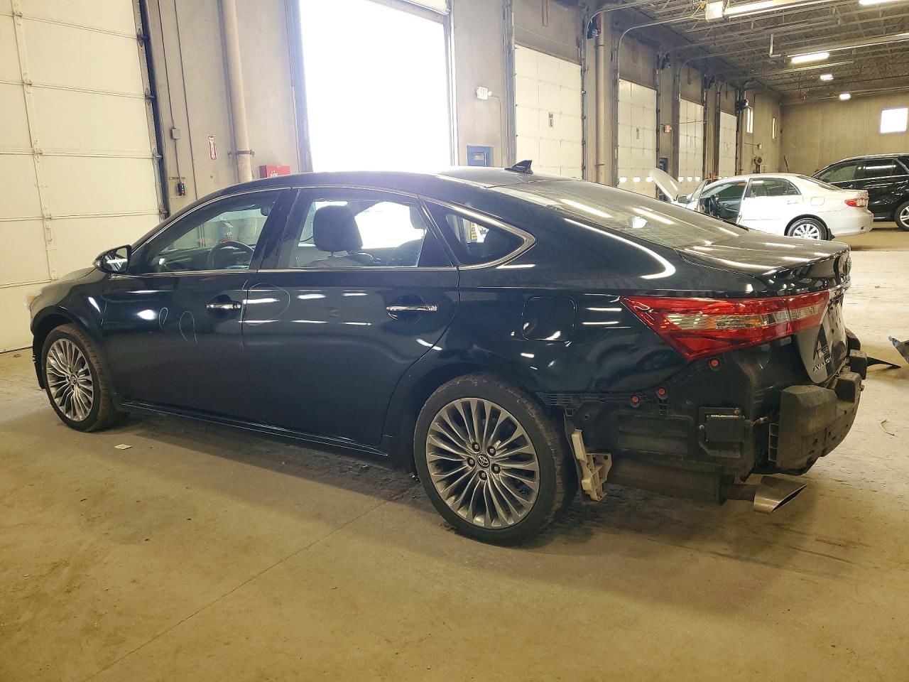 2016 TOYOTA AVALON LIMITED photo 3