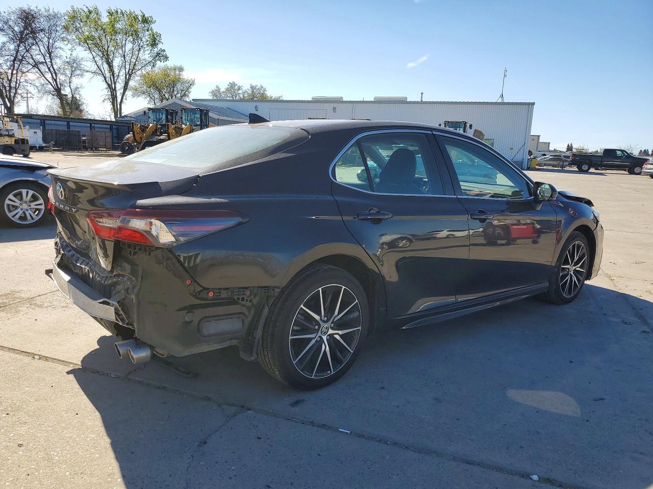 2023 TOYOTA CAMRY SE photo 3