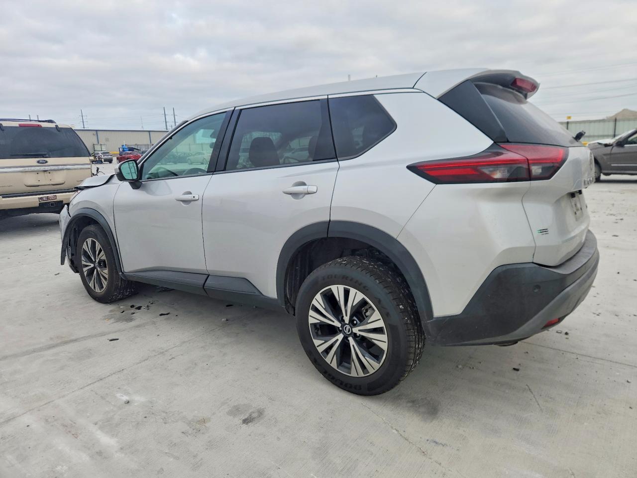 2021 NISSAN ROGUE SV photo 3