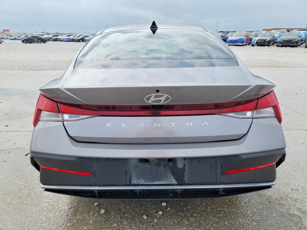 2024 HYUNDAI ELANTRA SEL photo 6