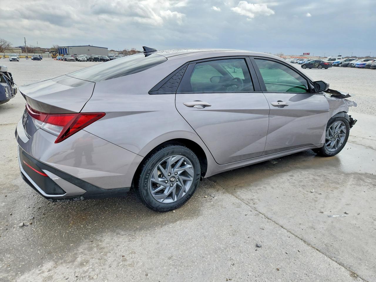 2024 HYUNDAI ELANTRA SEL photo 3