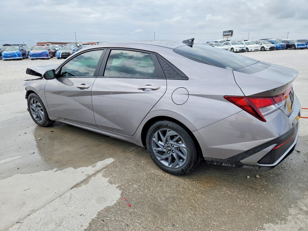2024 HYUNDAI ELANTRA SEL photo 2