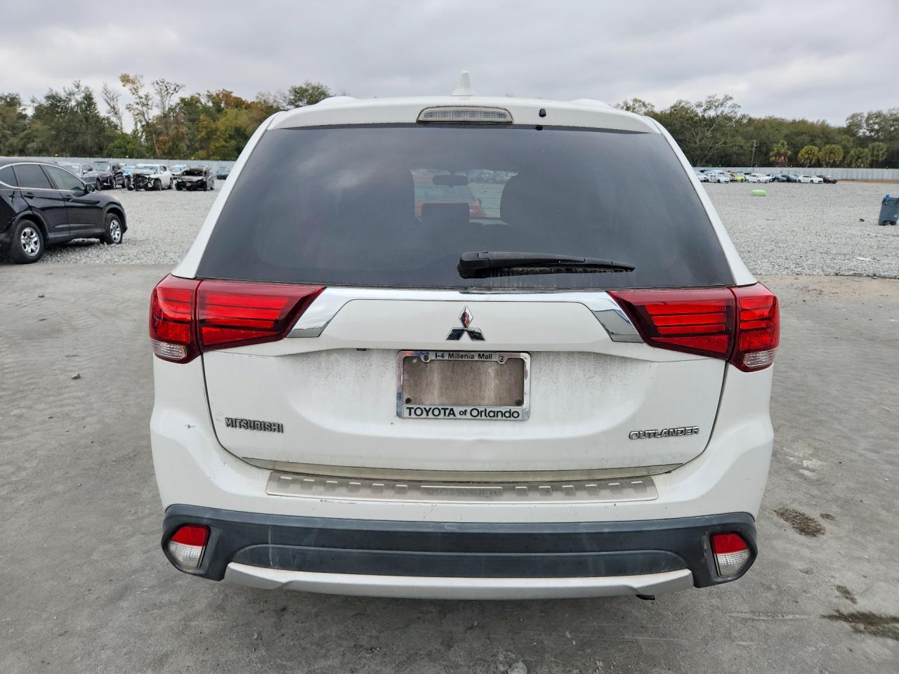 2017 MITS OUTLANDER photo 16