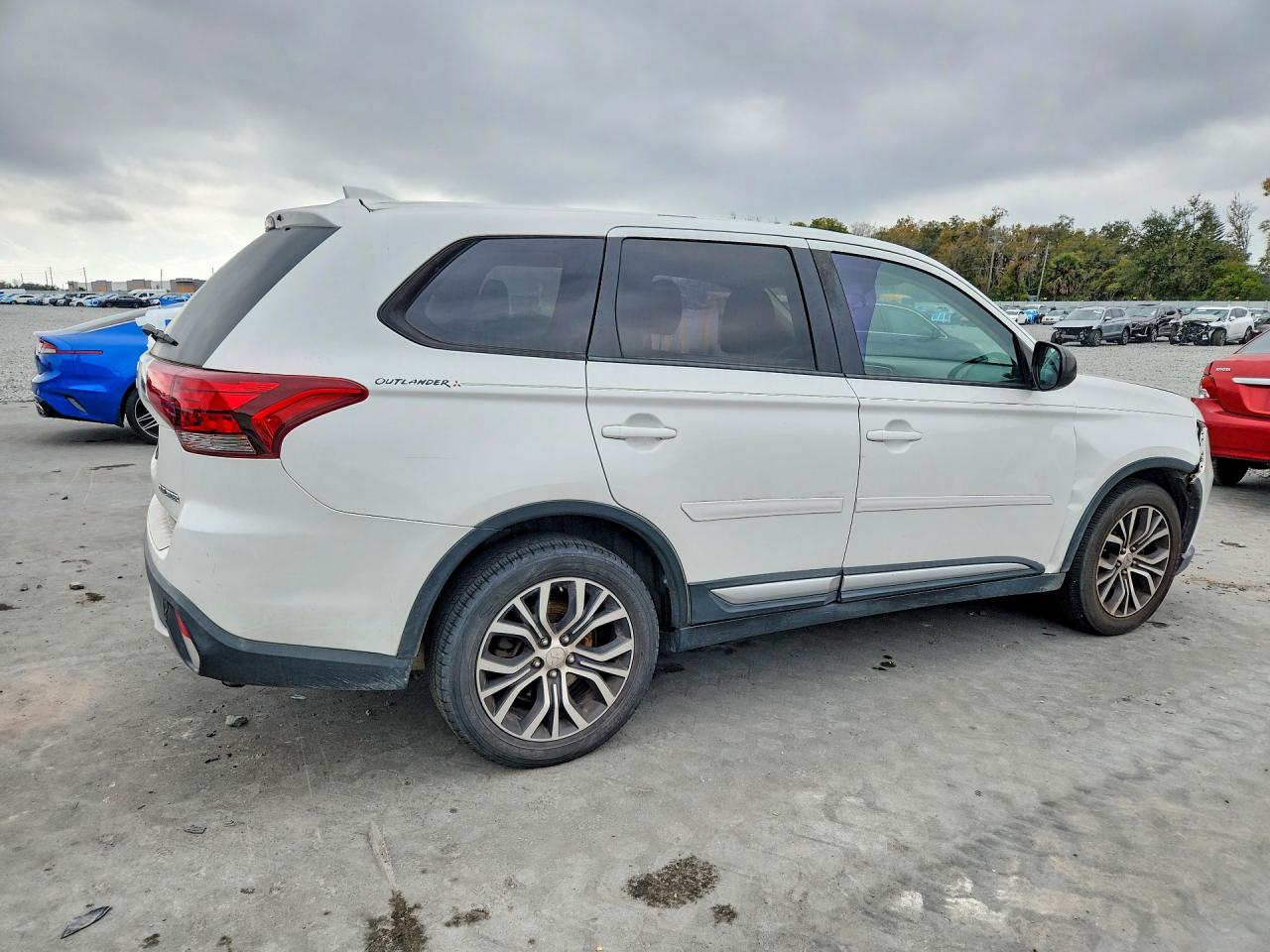 2017 MITS OUTLANDER photo 7