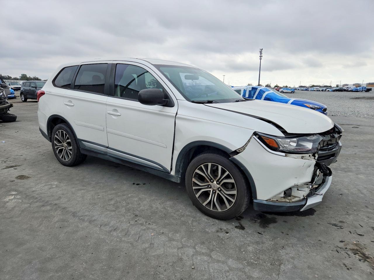 2017 MITS OUTLANDER photo 10