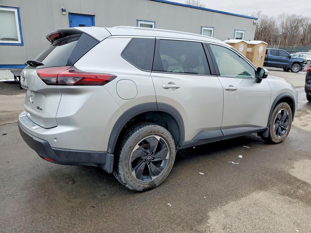 2024 NISSAN ROGUE SV photo 3