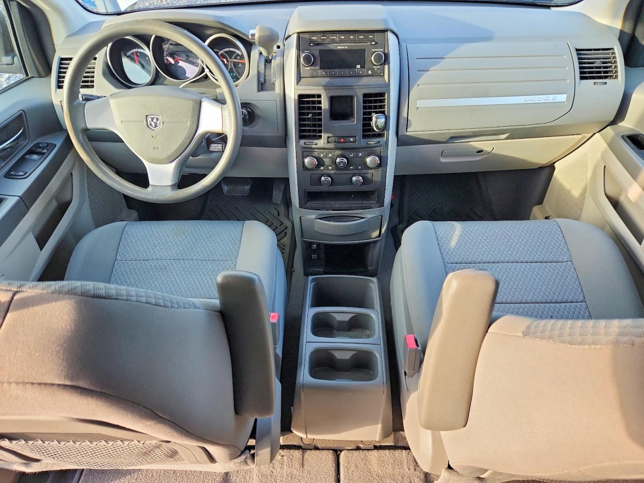 2010 DODGE GRAND CARAVAN SE photo 8