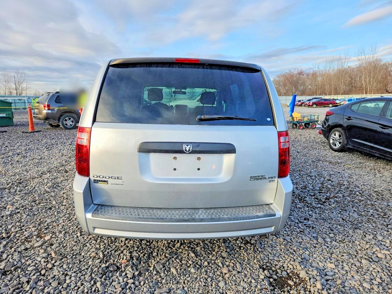 2010 DODGE GRAND CARAVAN SE photo 6