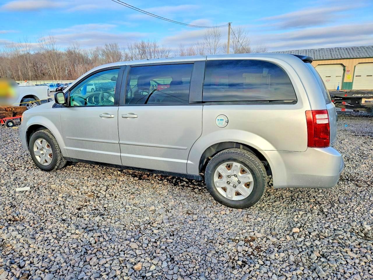 2010 DODGE GRAND CARAVAN SE photo 2