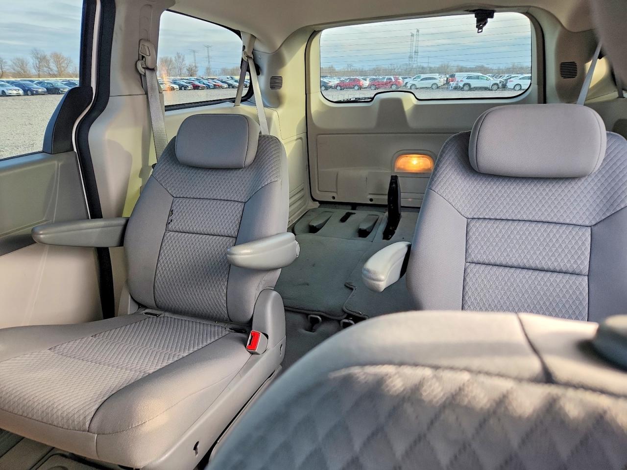 2010 DODGE GRAND CARAVAN SE photo 10