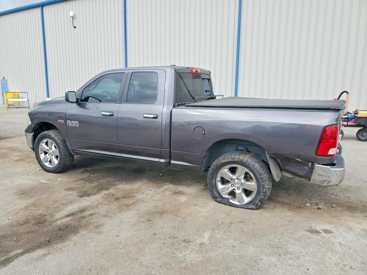 2016 RAM 1500 SLT photo 4