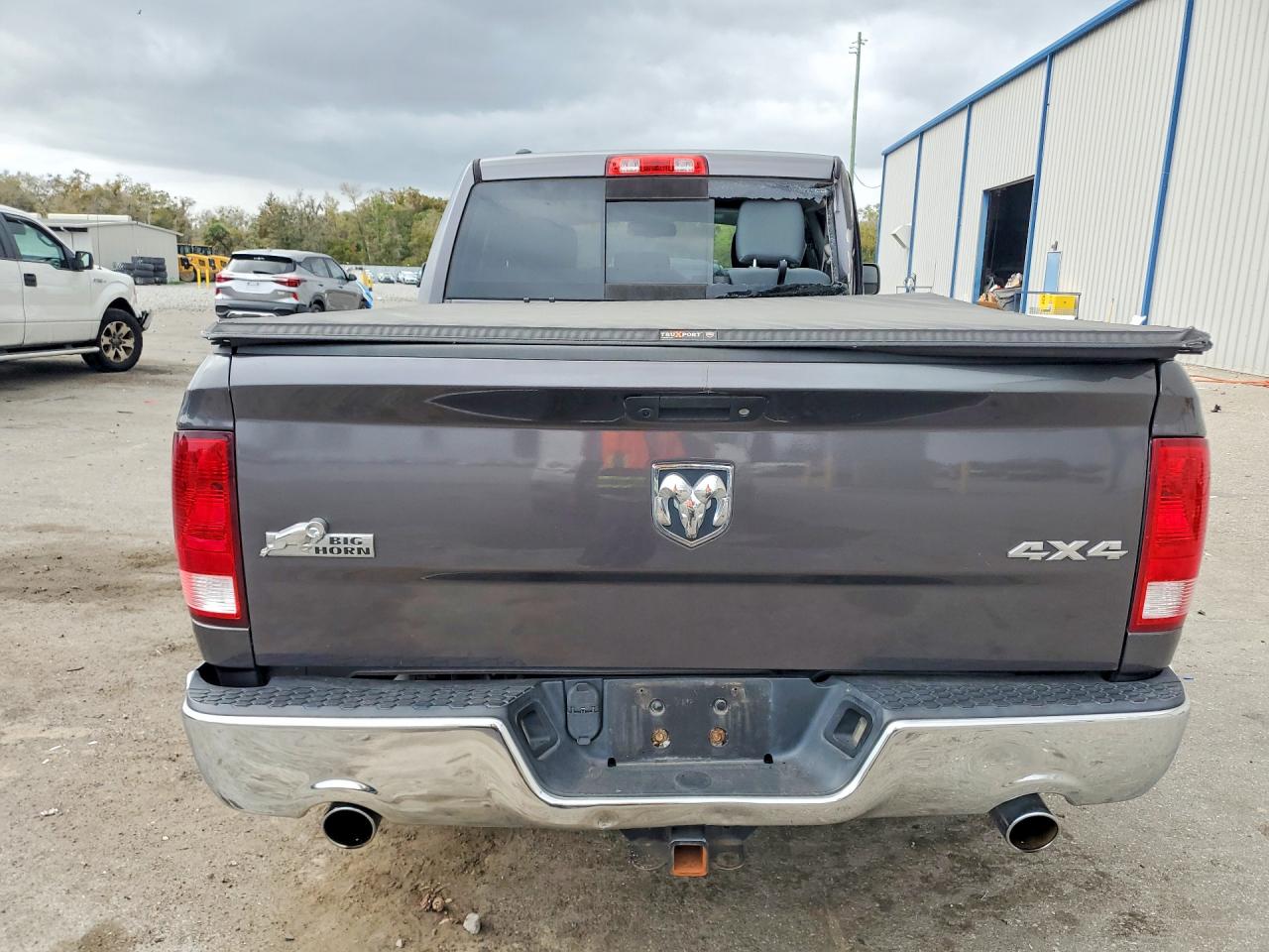 2016 RAM 1500 SLT photo 16