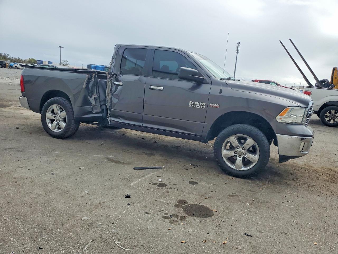 2016 RAM 1500 SLT photo 10