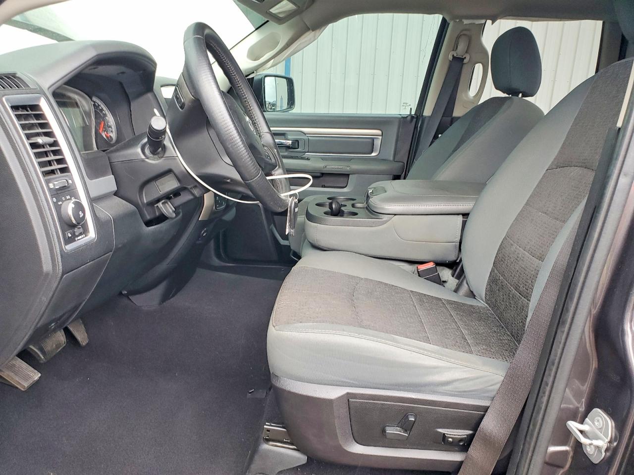 2016 RAM 1500 SLT photo 19