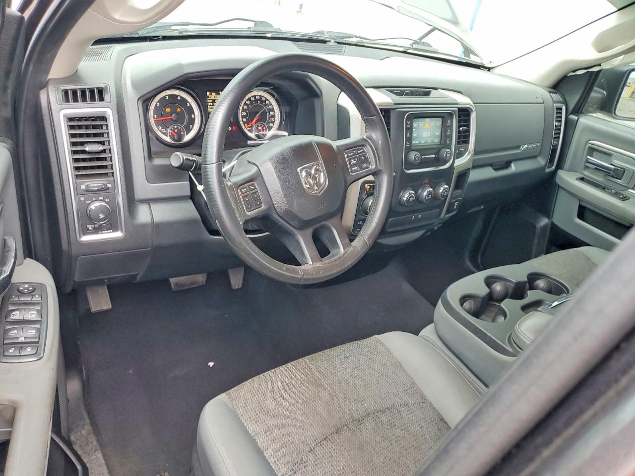 2016 RAM 1500 SLT photo 22