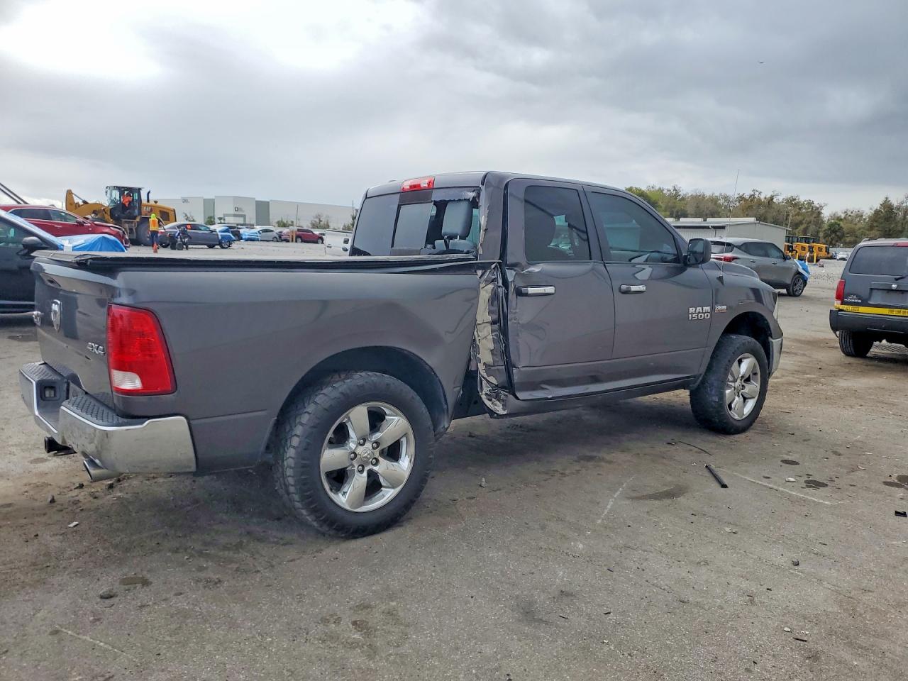 2016 RAM 1500 SLT photo 7