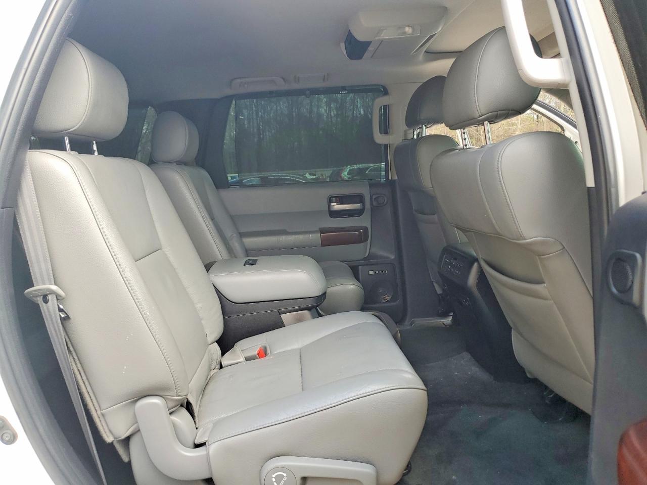 2012 TOYOTA SEQUOIA PLATINUM photo 31