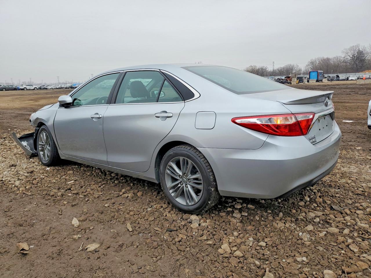 2017 TOYOTA CAMRY SE photo 4