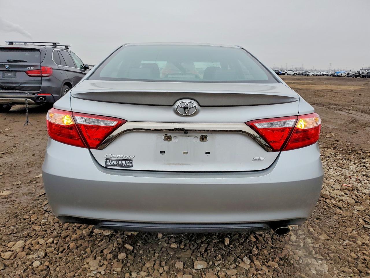 2017 TOYOTA CAMRY SE photo 16