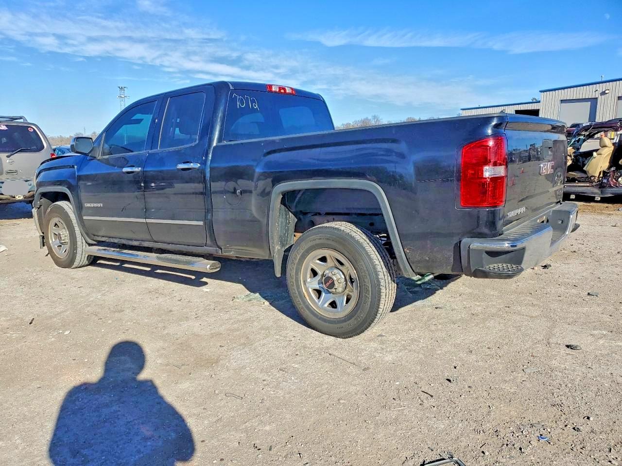 2014 GMC SIERRA C1500 photo 2