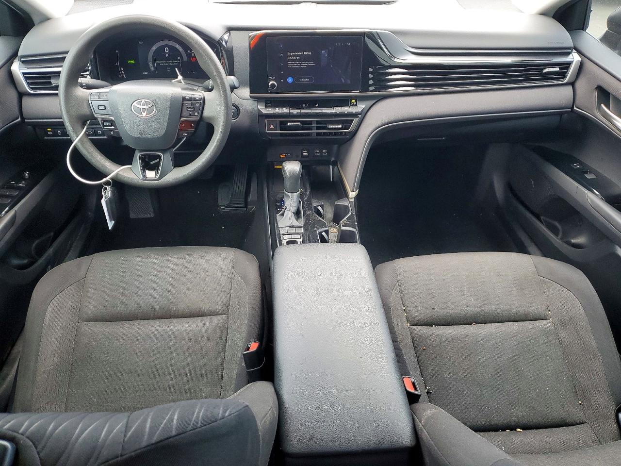 2025 TOYOTA CAMRY LE photo 15