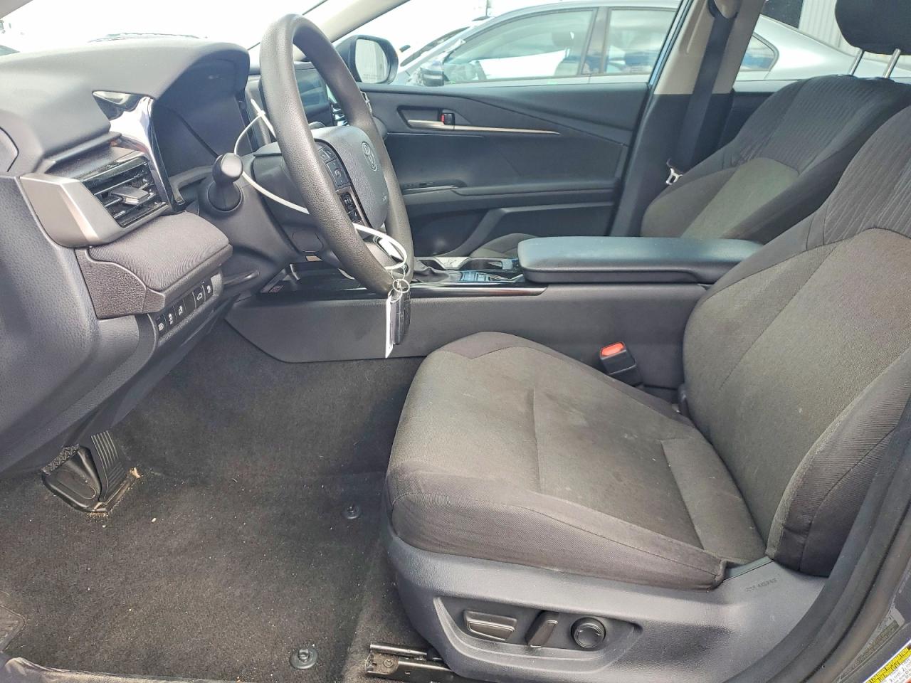 2025 TOYOTA CAMRY LE photo 13