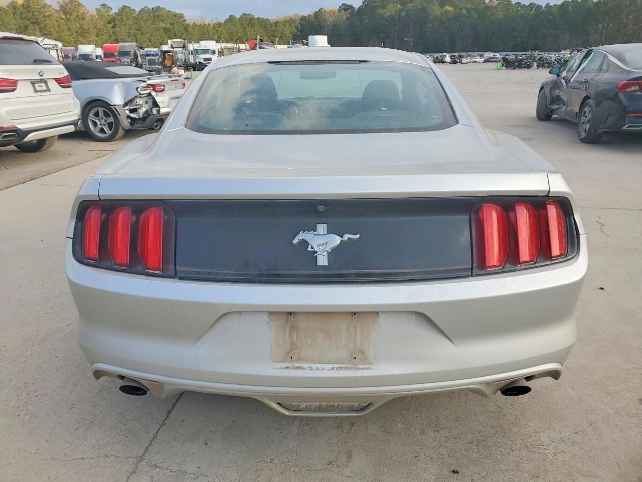 2017 FORD MUSTANG photo 16