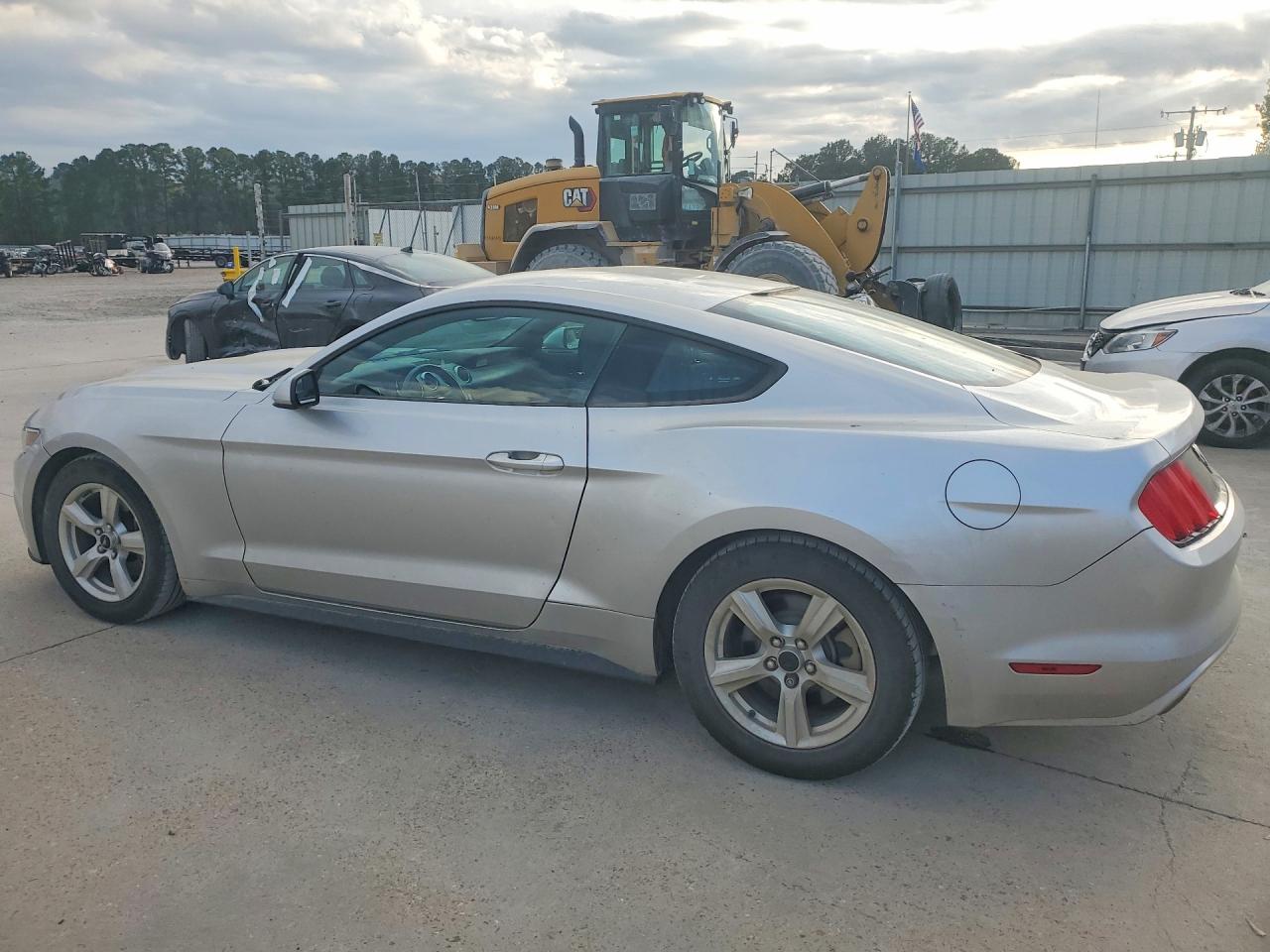 2017 FORD MUSTANG photo 4