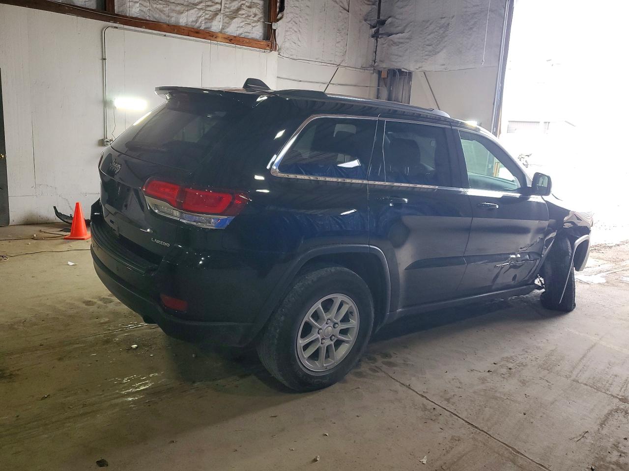 2020 JEEP GRAND CHEROKEE L LAREDO photo 3