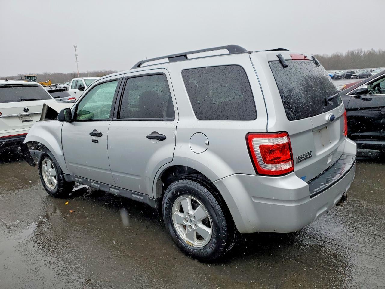 2010 FORD ESCAPE XLT photo 3